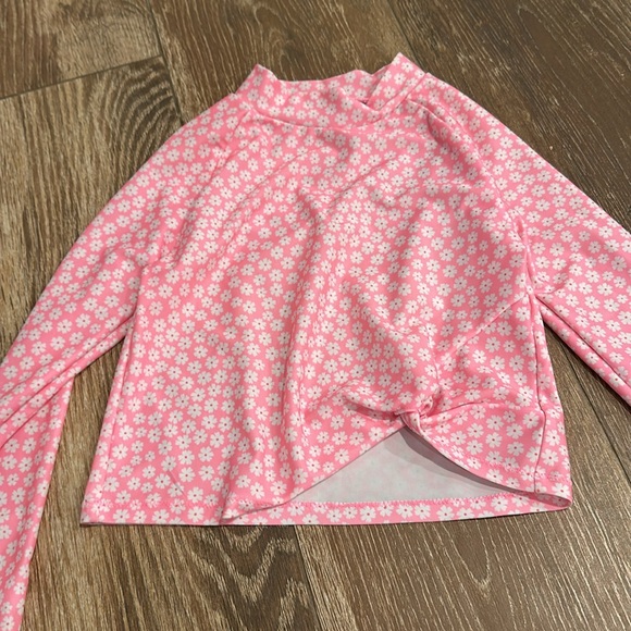 Gap S (5-6) 3 separate swim set with rash guard (true size 5-6) - Picture 5 of 6